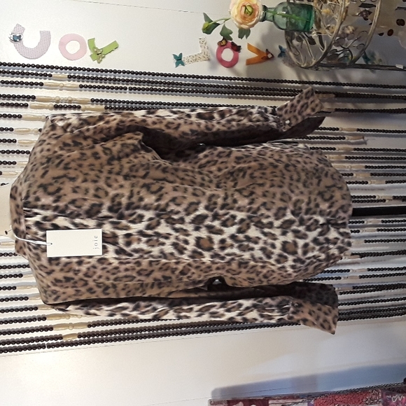 Sold Beautiful Joie Top - Picture 5 of 12